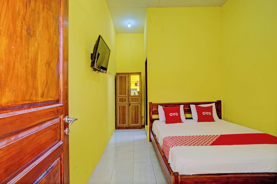 Standard Double Room | Desk, WiFi (free), bed sheets