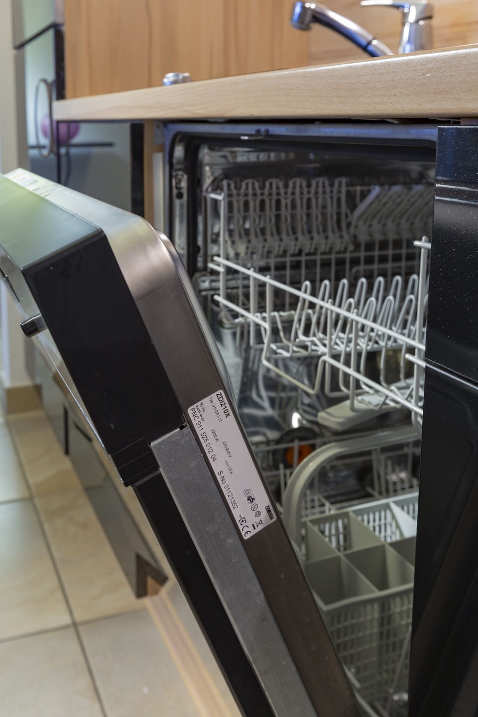 Deluxe Apartment | Private kitchen | Fridge, dishwasher, electric kettle, toaster