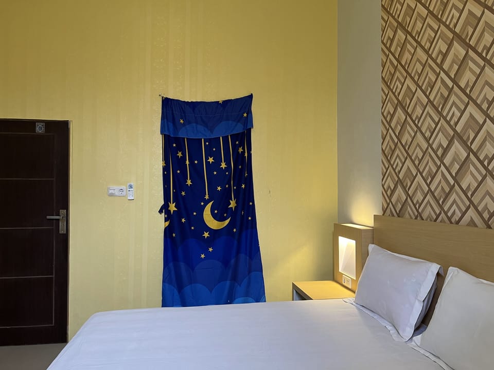 Standard Double Room | Desk, WiFi (free), bed sheets