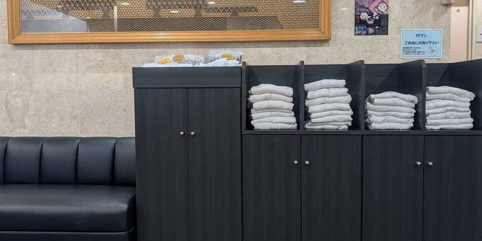 Desk, laptop workspace, free WiFi, bed sheets