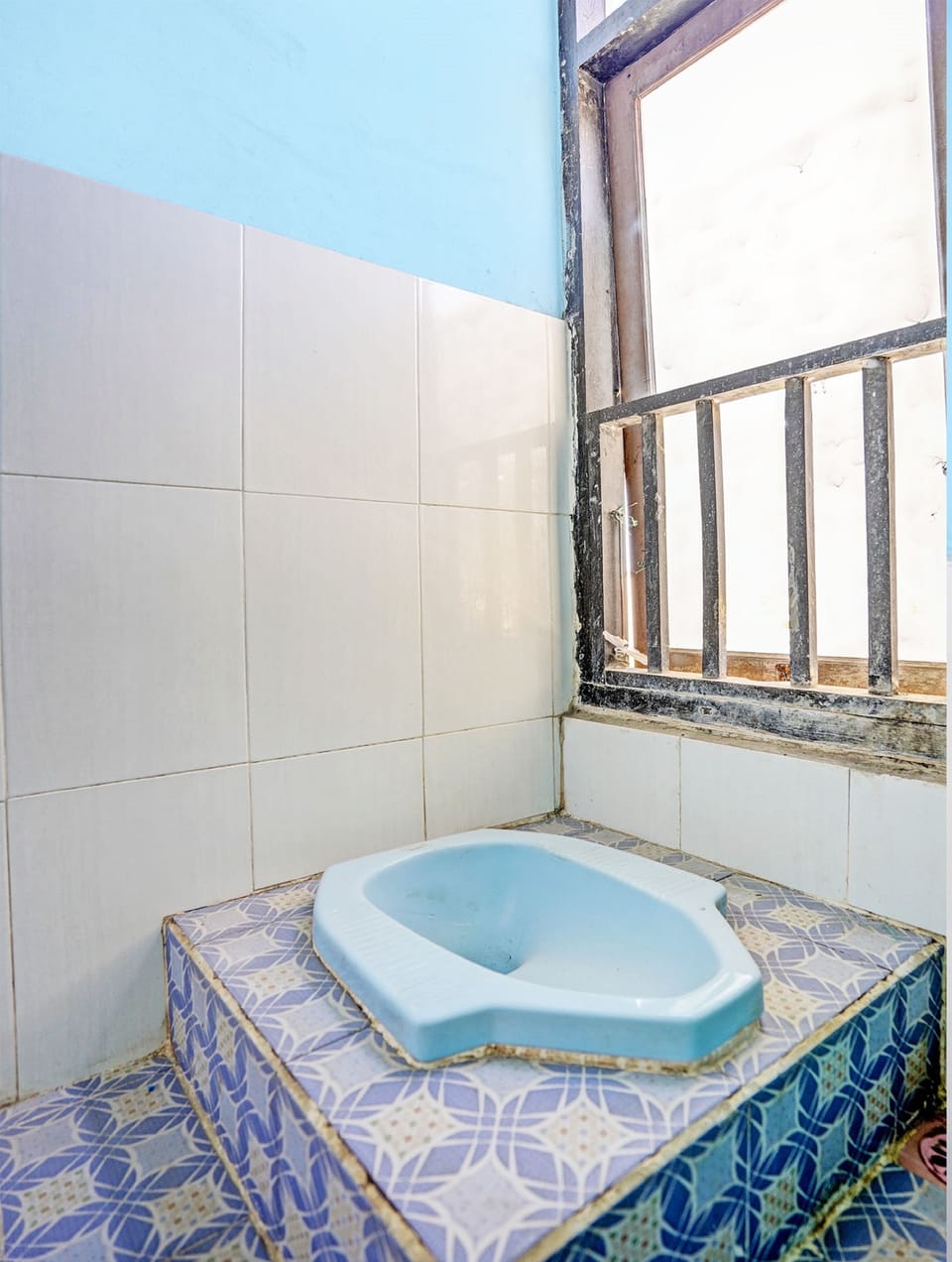 Economy Double Room | Bathroom | Shower, towels