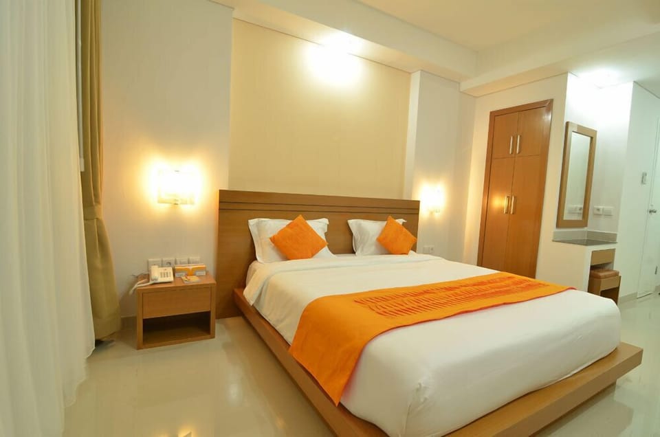 Desk, rollaway beds, free WiFi, bed sheets