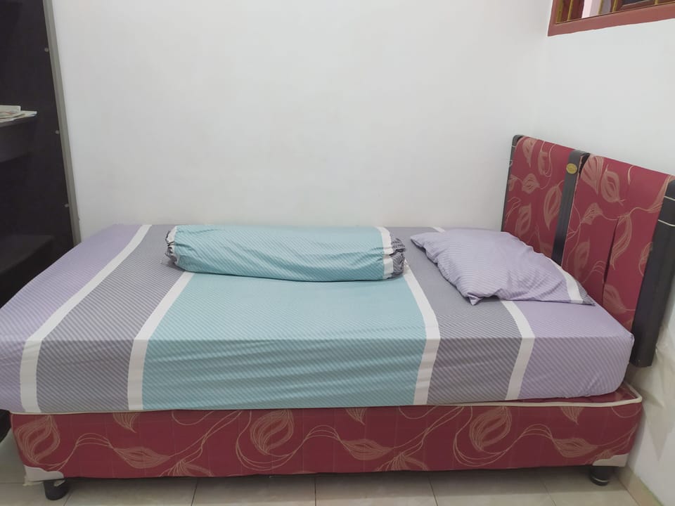 Standard Double Room | Laptop workspace, WiFi (free), bed sheets