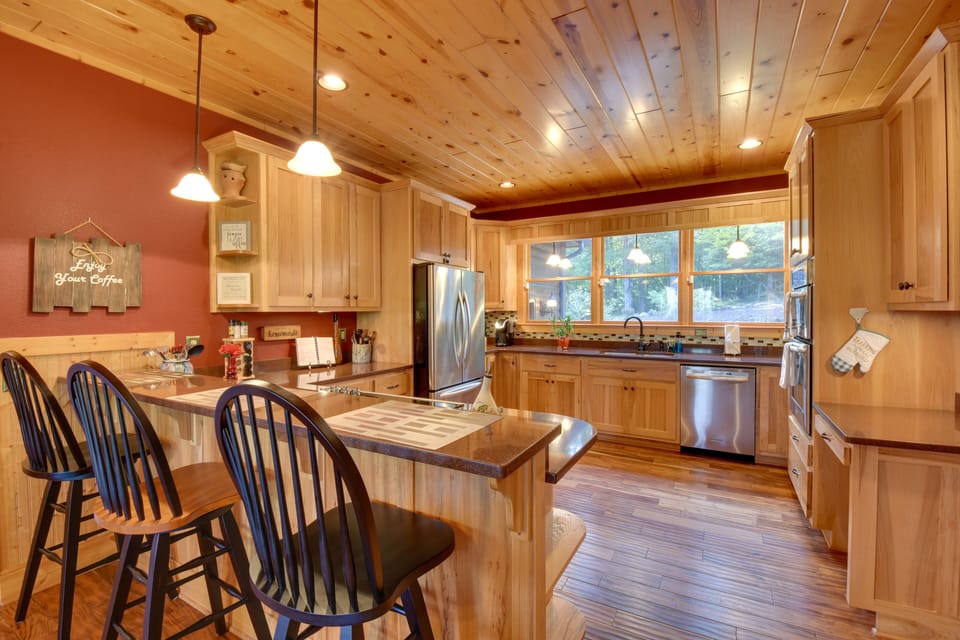 Kitchen | 1st Floor | Cooking Basics/Spices | Toaster | Toaster Oven | Blender