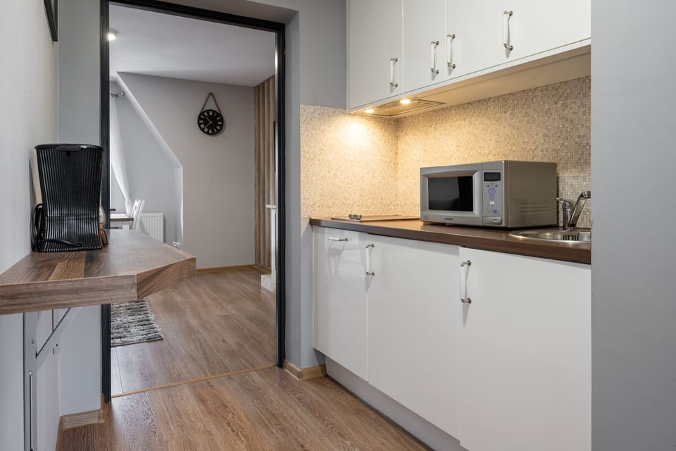 Comfort Apartment | Private kitchenette | Fridge, stovetop, coffee/tea maker, electric kettle