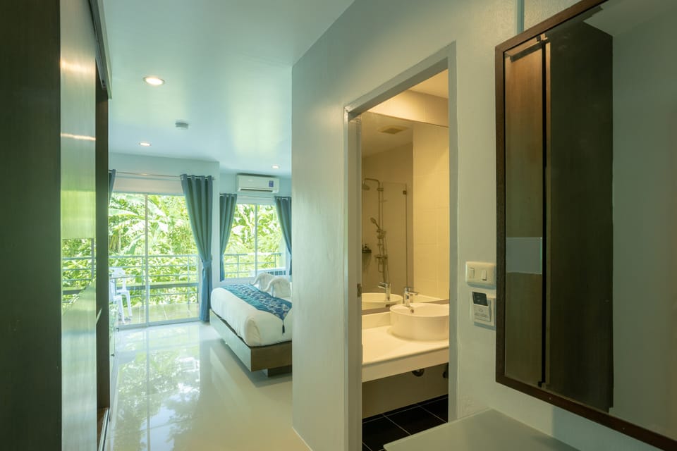 Premium Room, 1 King Bed, Non Smoking, Garden View | Premium bedding, in-room safe, desk, laptop workspace