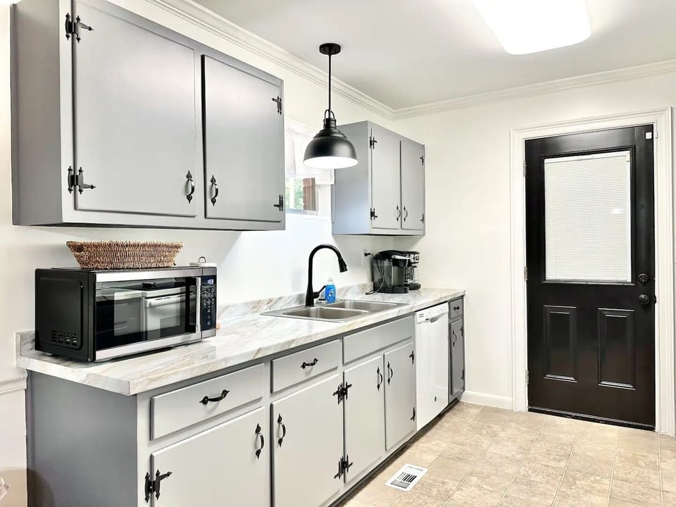 Fully equipped kitchen, dining for 4, carport access.
