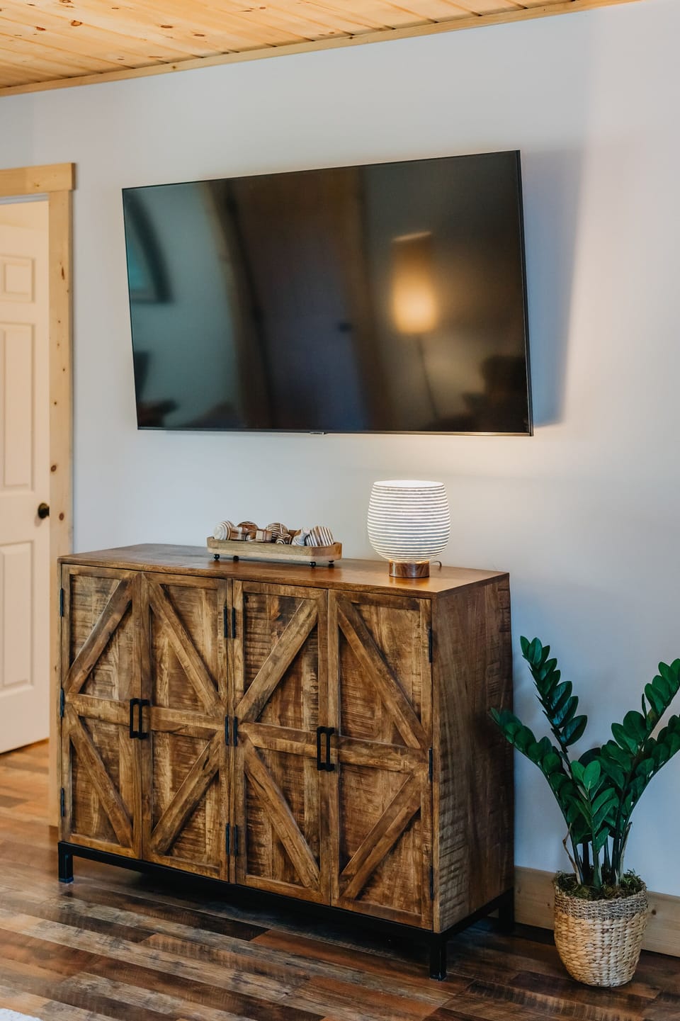 New 58" Samsung Smart TV with logged in access to apps like YouTubeTV, Netflix, Disney+, and ESPN+