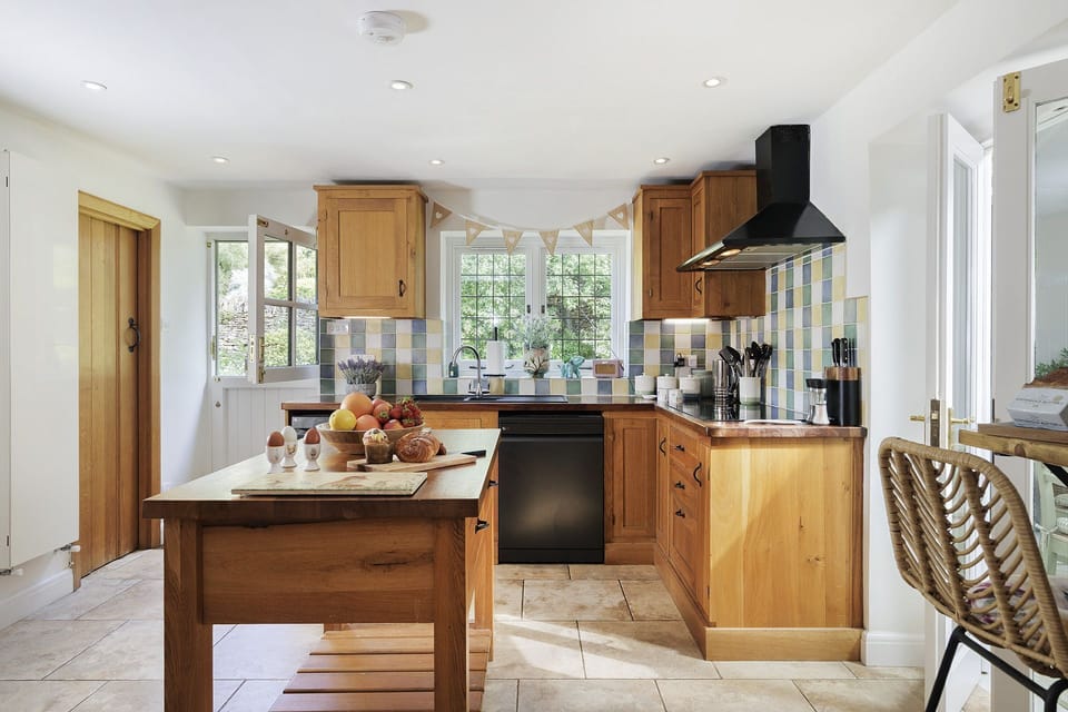 Glebe Cottage Kitchen - StayCotswold