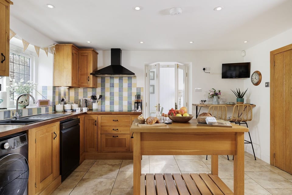 Glebe Cottage Kitchen - StayCotswold