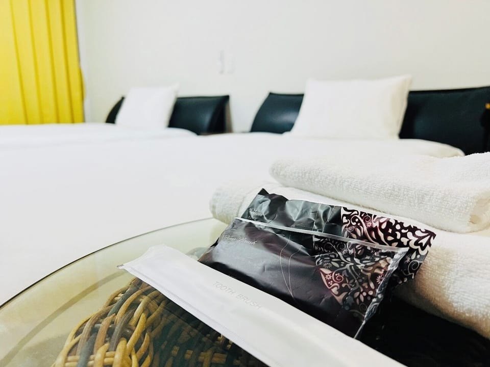 [Non-Smoking] Deluxe Twin | In-room safe, WiFi (free), bed sheets