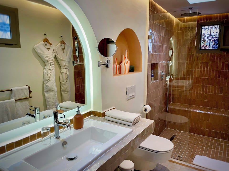 Deluxe Room Kenz - Private Terrace (King Size) | Bathroom | Shower, hydromassage showerhead, free toiletries, hair dryer