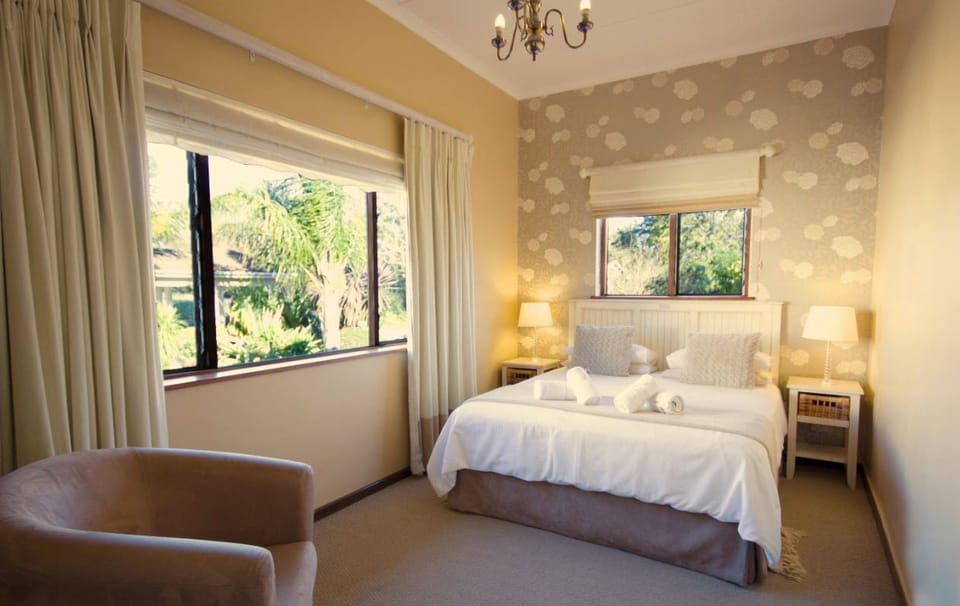 Luxury Suite, 1 Bedroom (Balcony Suite) | In-room safe, desk, laptop workspace, iron/ironing board