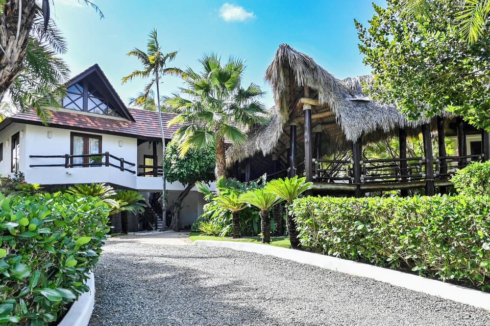 Arrecife 49 - Lake view villa with hot tub & pool just steps from private beach (6867)