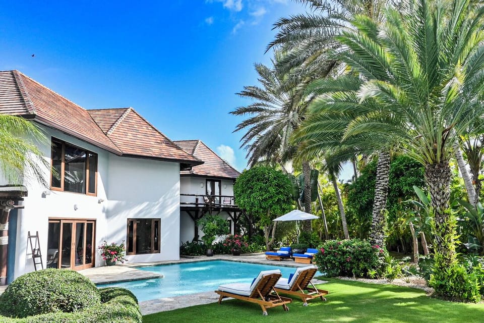 Arrecife 49 - Lake view villa with hot tub & pool just steps from private beach (6863)