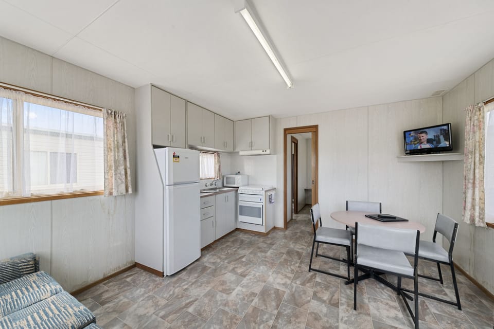 Double Cabin | Living area | Flat-screen TV