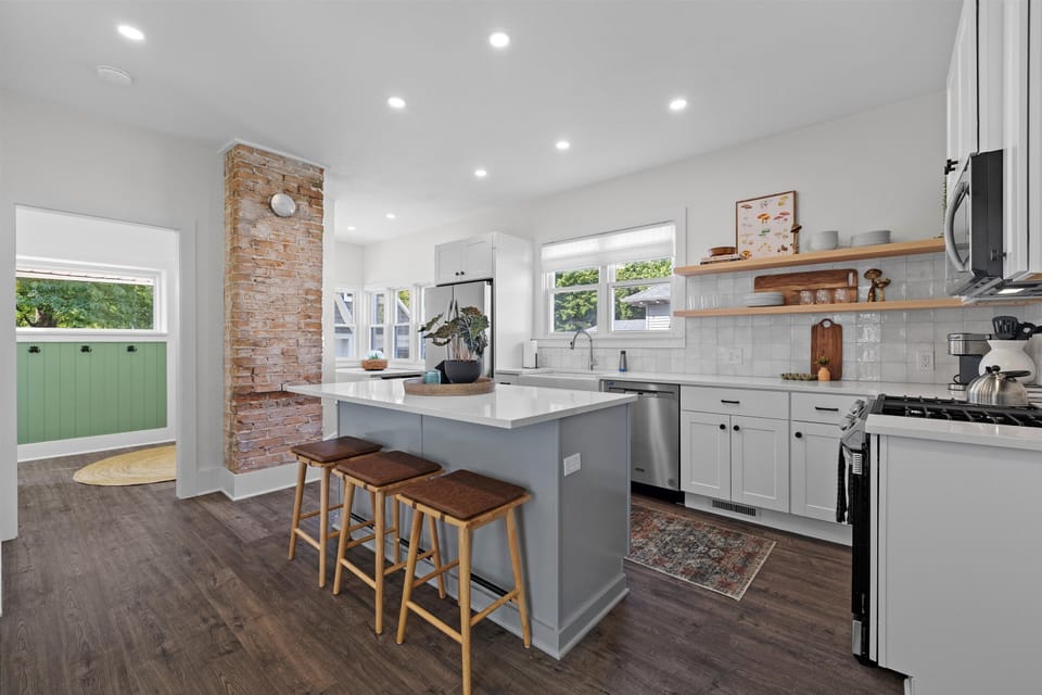 Fully stocked kitchen with counter seating and built in breakfast nook