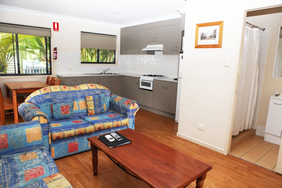 Deluxe Cabin | Private kitchen | Fridge, microwave, stovetop, electric kettle