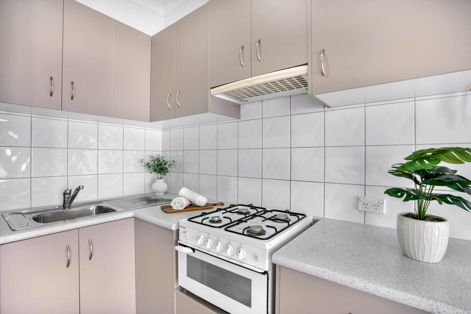 Standard Cabin | Private kitchen | Fridge, microwave, stovetop, electric kettle