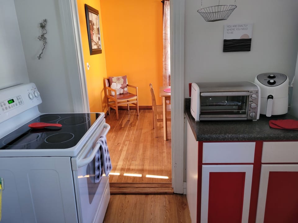 Fully equipped kitchen with full sized appliances and all the utensils!