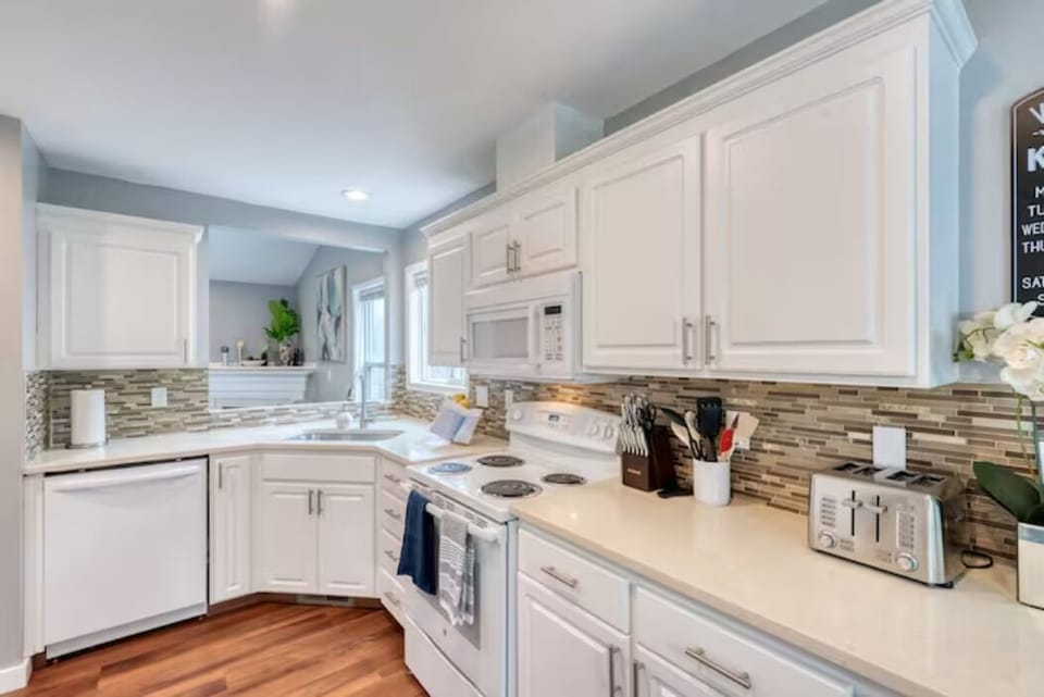 A compact kitchen with big possibilities for delicious dining