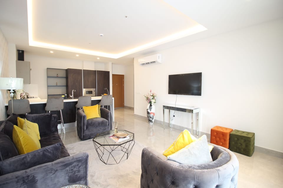Classic Room | Living area | Flat-screen TV