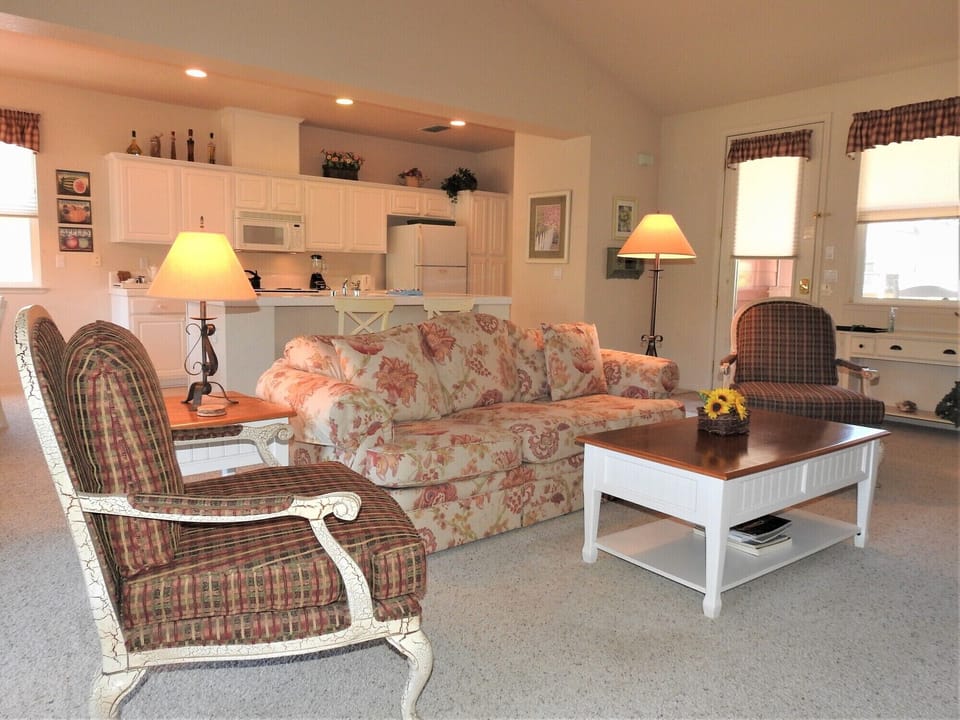 Spacious living area with vaulted ceilings