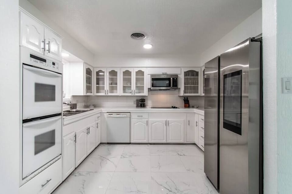 Full Kitchen 