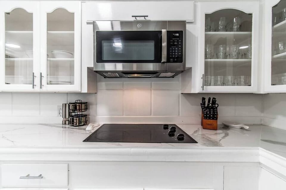 Full Kitchen 