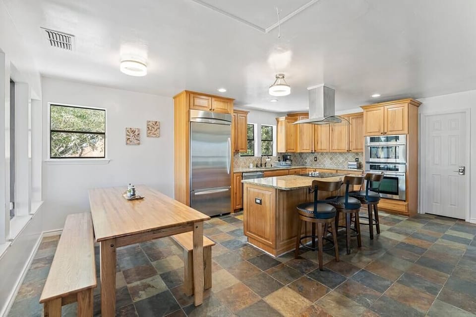 Full Kitchen 