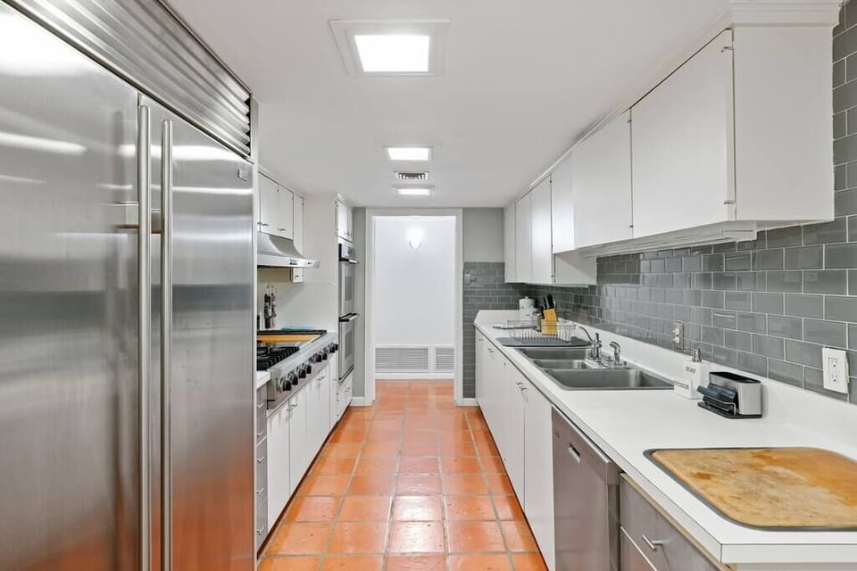 Full Kitchen 