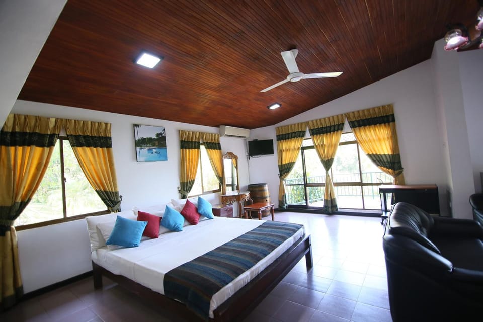 Deluxe Double or Twin Room, 1 Bedroom, Mountain View | Premium bedding, in-room safe, individually furnished, desk
