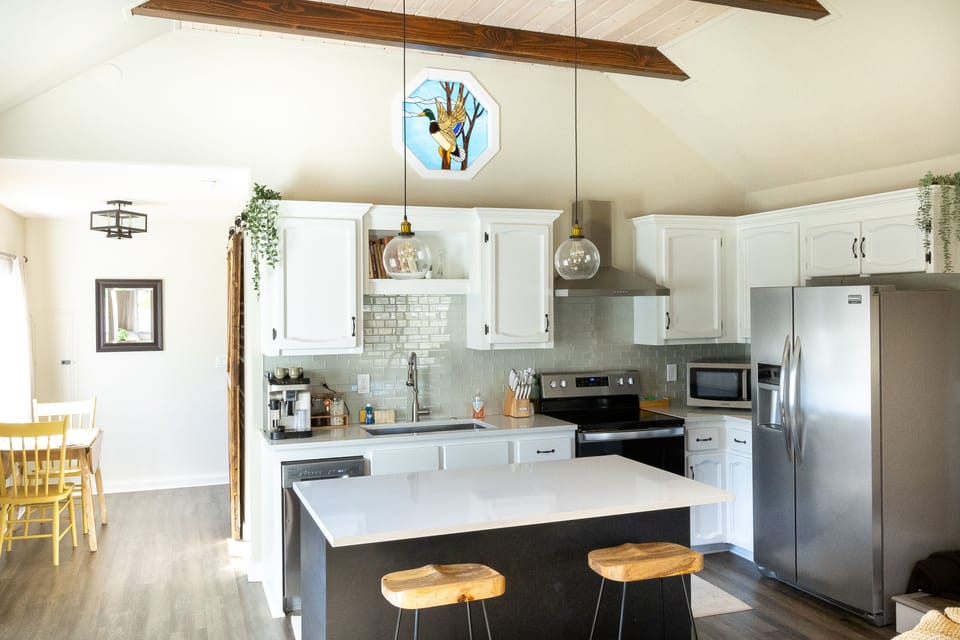 Fully Stocked Kitchen (1)