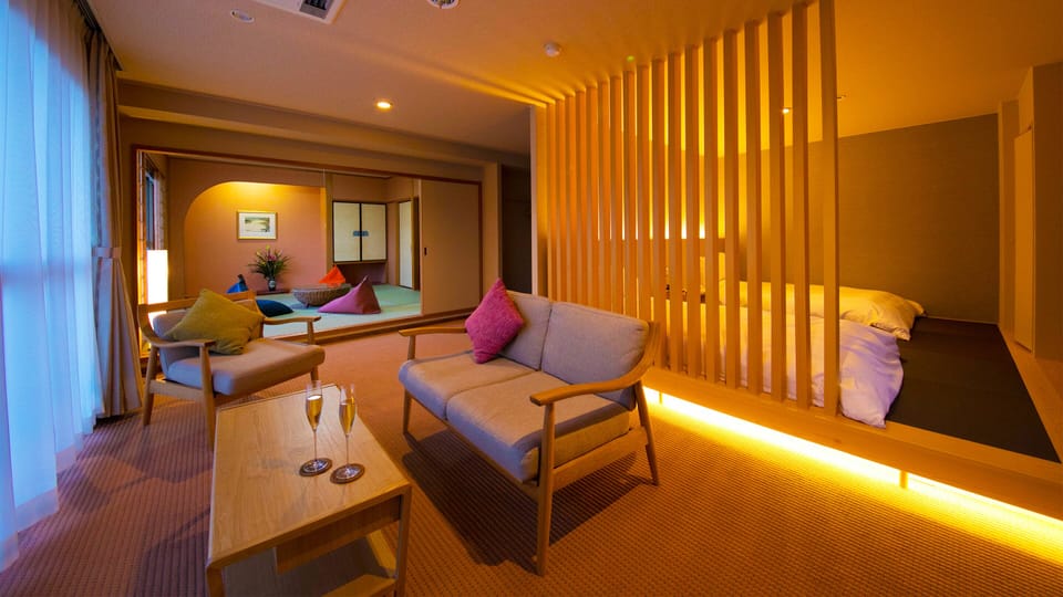 Traditional Room | Down comforters, minibar, desk, laptop workspace