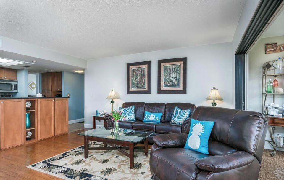 Quality leather sofa & matching swivel chairs to make you feel right at home!