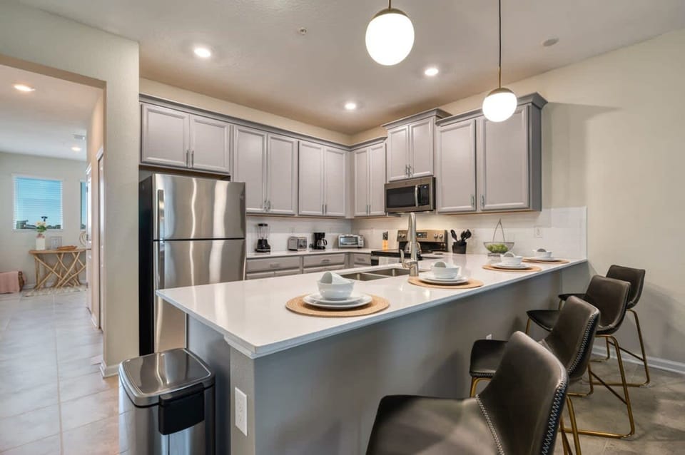 House | 3 bedrooms, desk