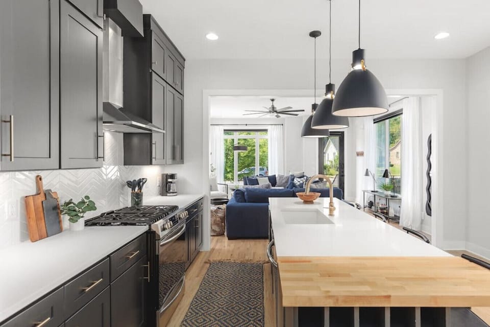 Fully-stocked, modern kitchen suitable for any chef! We provide all the essential supplies and utensils you'll need for your morning coffee routine and any other cooking adventures.