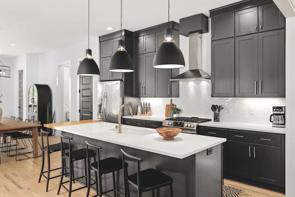 Fully-stocked, modern kitchen suitable for any chef! We provide all the essential supplies and utensils you'll need for your morning coffee routine and any other cooking adventures.