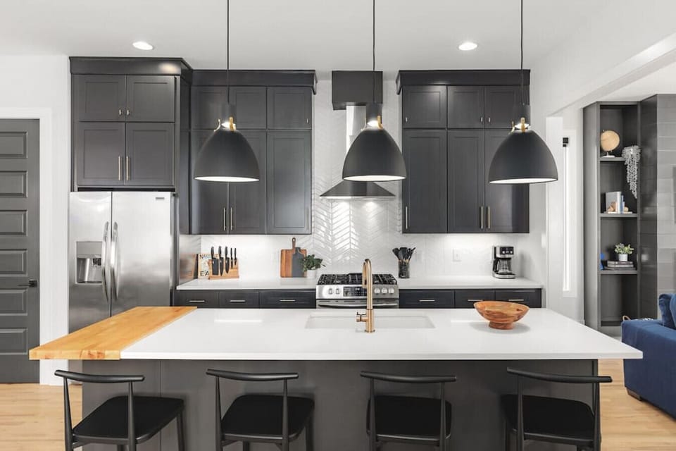 Fully-stocked, modern kitchen suitable for any chef! We provide all the essential supplies and utensils you'll need for your morning coffee routine and any other cooking adventures.