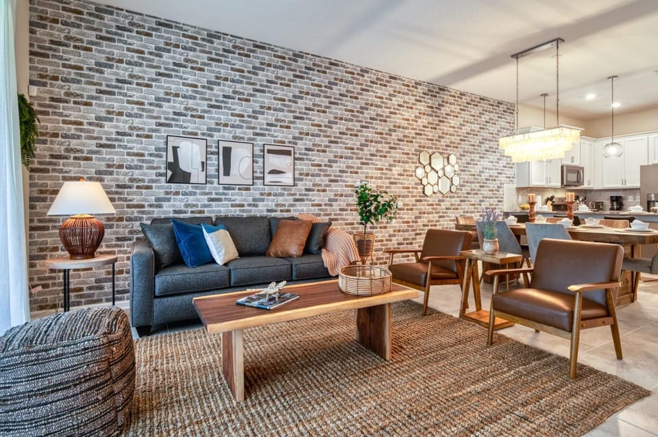 House | 2 bedrooms, desk