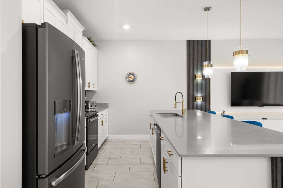 House | 4 bedrooms, desk
