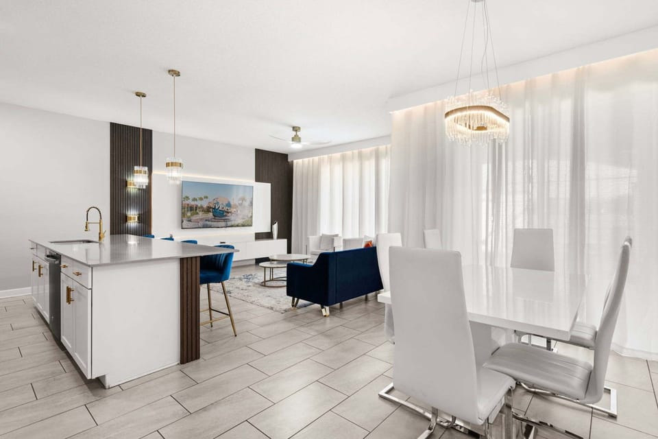 House | 4 bedrooms, desk
