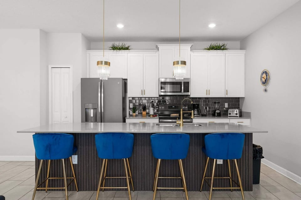 House | 4 bedrooms, desk