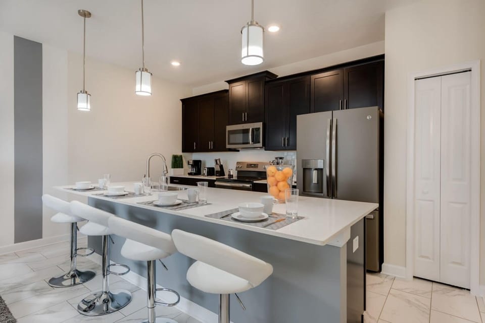 House | 4 bedrooms, desk
