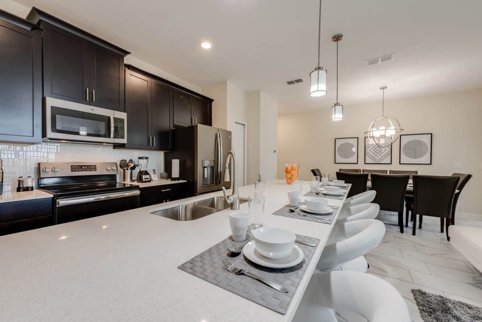 House | 4 bedrooms, desk