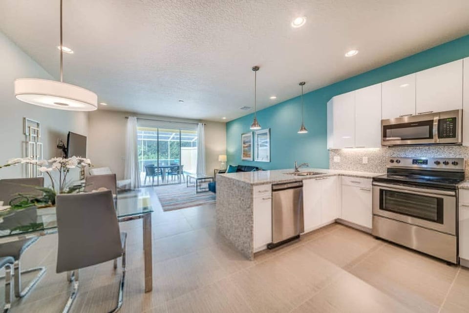 House | 3 bedrooms, desk