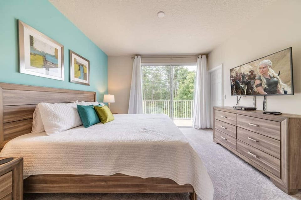 House | 3 bedrooms, desk
