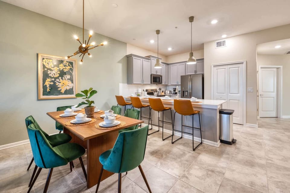 House | 2 bedrooms, desk