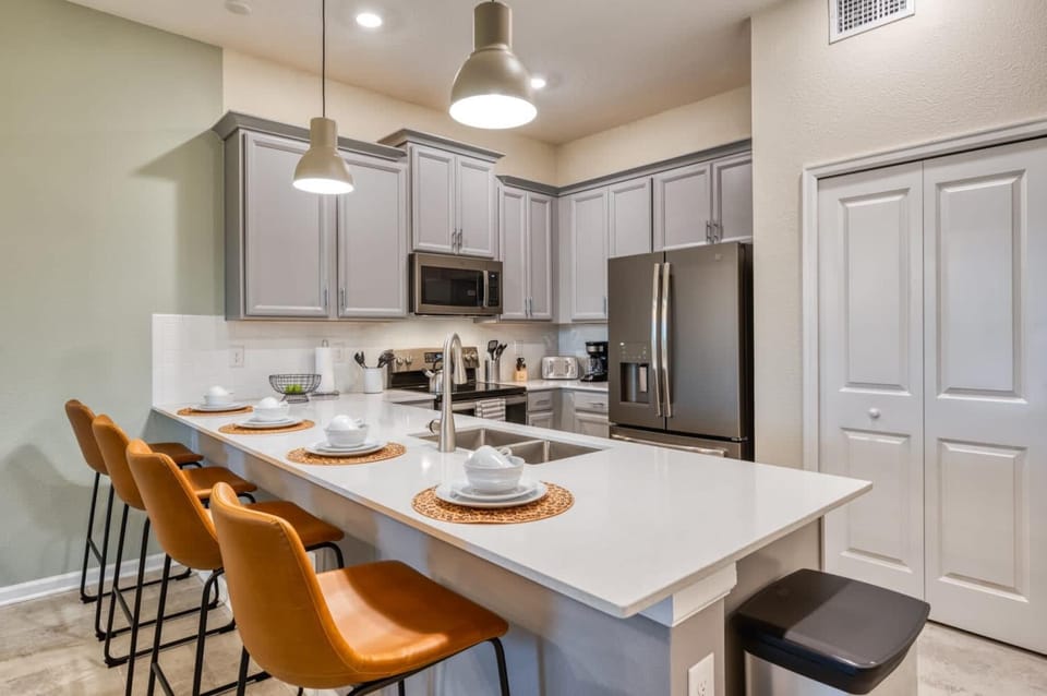 House | 2 bedrooms, desk