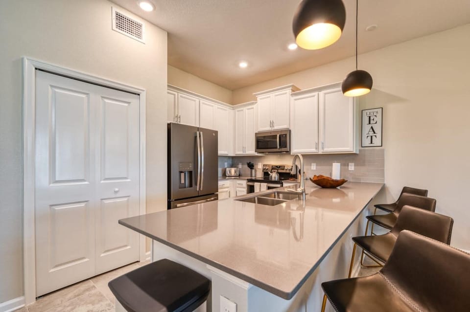 House | 2 bedrooms, desk